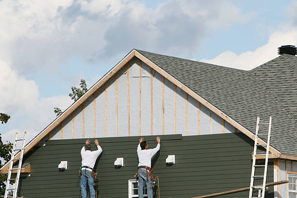 Professional Siding Contractor technician working in Diamond, OH